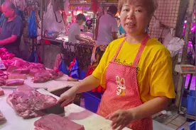 魏大妈教你们如何切猪肉卖相会更好。每天学习一点