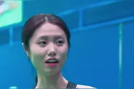 打球动作僵硬，一招解决~#羽毛球 #羽毛球教学 #羽毛球精彩片段 视频封面
