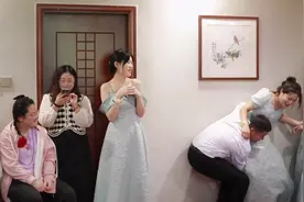 #婚礼搞笑瞬间 #伴郎抱伴娘 #接亲游戏怎么玩视频封面