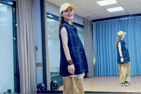#多年以后 #背面慢动作分解 虽然有些迟，喜欢的宝宝拿走哈@抖音短视频 #零基础学舞蹈视频封面