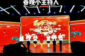 #上热门 春晚小主持人小天悦和山东电视台主持人丫丫姐姐精彩演绎#让梦想晒晒太阳 #小超模成长记 #舞台无处不在 #最难忘的瞬间 视频封面