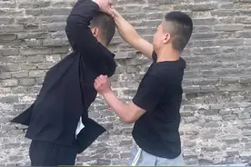 被抓住头发如何反制对方#防身术 #发扬传承精武精神 #一招制敌 #强身健体正能量