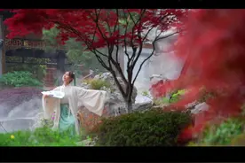 茅山脚下有座逍遥仙镇，换上一袭汉服，穿越回魏晋之年。 #五一去哪嗨