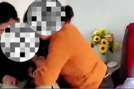 男子因玻璃没擦干净殴打保洁工人。警方：已出警，正在调查中。视频封面