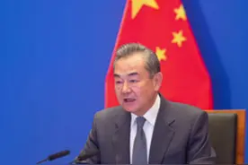 王毅会见印度离任驻华大使唐勇胜， 对中印交往提出“三要三不要”！视频封面