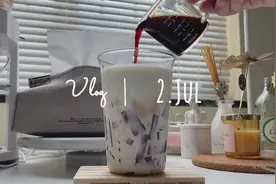 我又来喝红茶(nai)拿铁(cha)了！#日常vlog #夏日饮品视频封面
