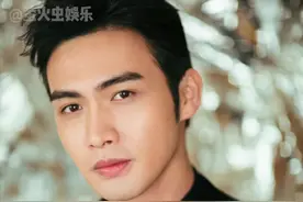 #张彬彬 的沙雕过去为什么会这么好笑！尤其是边哭边在中戏门口鸡蛋饼也太有画面感了吧笑到晕厥哈哈哈哈！视频封面