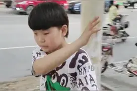 孩子的一个举动能感动多少人……#孩子滑板#孕妇#满满的正能量@抖音短视频视频封面