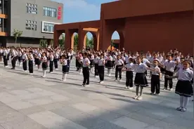 十中萱蕙校区小学部课间操视频封面