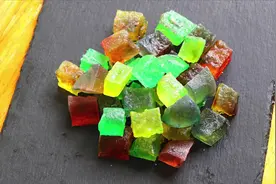 有白糖的可以试试做琥珀糖，像五彩的钻石一样，外层嘎嘣脆，里面软嫩