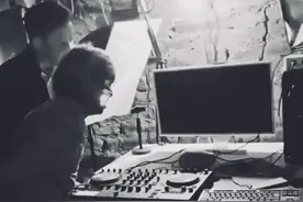 老奶奶打碟，姜还是老的辣  #打碟 #蹦迪 #dj #dj打碟 #Techno #电音视频封面