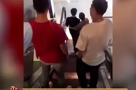 #王思聪模仿情侣搂抱 原来王思聪也有这么小鸟依人的一面，今天不走舔狗人设变可爱路线视频封面