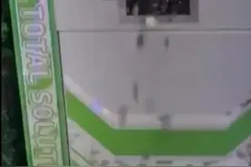 游戏厅的取币机故障 一个劲的往外吐币