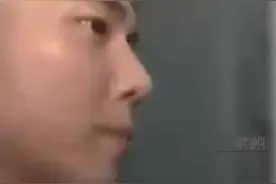 前台湾偶像歌手“可米小子“主唱许君豪在成都当牙医，还是那么帅视频封面