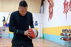 🏀：科比后仰跳投教学，想掌握，就多练，熟能生巧，再练的时候后注意细节会事半功倍@DOU+小助手 @抖音短视频视频封面