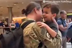 分别、重逢都一样：从阿富汗回家的美国军人和亲人相见的瞬间！视频封面