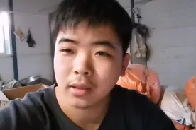 用蛋白虫喂鸡优势很大，大学生给你详细讲为什么#新农人计划2021视频封面