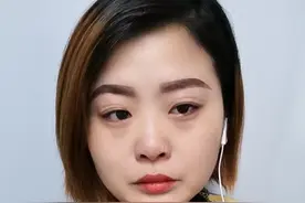 岁月无情催人老，总以为自己还只是个孩子，而今脸上有斑，头上有白发，最丑的模样献给最低谷的自己#真实的自己视频封面