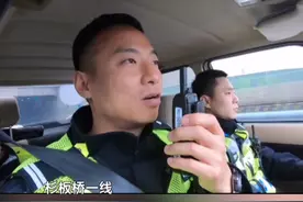 成都一70多岁老人在家摔成颅脑损伤，成都交警全程护送就医❤❤ #铁骑出更  之东郊警事 @DOU+小助手视频封面