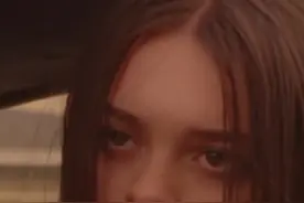 身兼歌手超模星三代身份的20岁好莱坞公主夏宝#charlottelawrence#WhyDoYouLoveMe视频封面