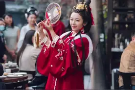 95后姑娘穿汉服走上新西兰街头，瞬间“炸街”，两度参加奥克兰国风华裳秀#我在海外当博主 视频封面