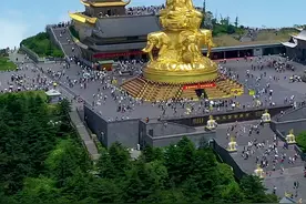这里是中国四川，峨眉山。#旅行大玩家 #长城内外皆国土 #暑假嗨玩计划视频封面