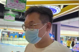 整蛊😜收银员的一天@#专治不开心 #这家店回头客超多 #搞笑视频封面