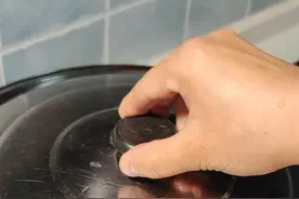 天冷了，炖上一锅这样的大锅菜。就上馒头吃，简直太爽了#猪肉炖粉条#家常菜 #美食教程 #美食 #家常菜 @抖音短视频 视频封面