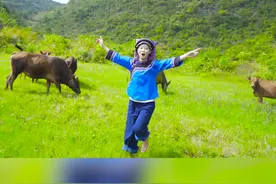 牛都有两头了，你还是刷着抖音的单身狗#翻唱 #两头牛 #我要上热门 @抖音短视频