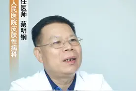 脚底板发白多汗有小凹坑，很多人误以为是脚气，自己用💊反而更严重了，这条视频可以帮到你#皮肤 #脚臭 视频封面