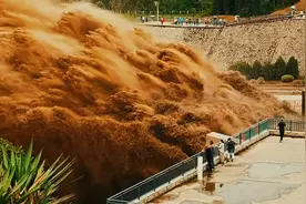 近距离感受小浪底排沙，最大含沙量每立方311公斤！#小浪底视频封面