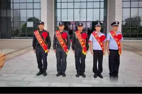 赞！击毙南宁地铁劫持案嫌犯的特警被嘉奖啦，警方透露解救过程#南宁 @抖音正能量视频封面