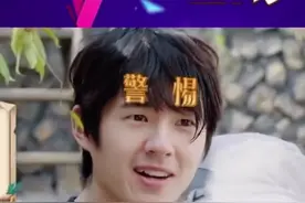 #刘昊然 看起来五哈刘昊然吃的鲱鱼是真的很难吃，这是给孩子留下多大的阴影啊视频封面