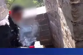 游客拍到八达岭长城保安违规抽烟，景区：立即开除！视频封面
