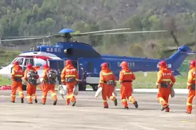捷德集团-德盛通航H225大型直升机载人、洒水，一机多能！#直升机视频封面