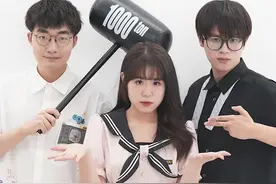 所以D到底是什么呢？#卡游情报 #奥特曼卡牌 #ABCD游戏 #惊不惊喜意不意外 #这题我会 视频封面