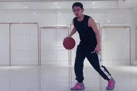 让你彻底明白soma步和上下步的区别！不要弄不明白就说成走步了！#篮球 #篮球教学 @DOU+小助手视频封面