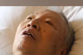 这位拥有70年党龄的“香港孩子”，才是真正的“巨星”#感动 #dou是知识点 #传递正能量 #正能量视频封面