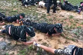 加油，我的娃💪💪💪#军事夏令营 #魔鬼训练 #军事拓展训练视频封面