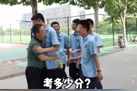 6月26日，河南焦作。#一个班39名学生全部过重本线 学霸班名副其实！视频封面