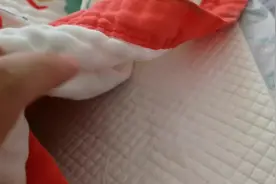 小宝宝的脚趾反射，一碰足底就这反应，太好玩了！