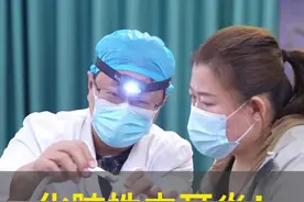 耳朵流脓水怎么办？自己在家如何清洗上💊？老吴来告诉你#医学科普 #中耳炎护理 #中耳炎 #耳朵清洁 视频封面