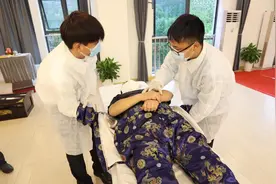 穿衣的一点小技巧#入殓师 #殡仪培训 #杭州白事一条龙视频封面