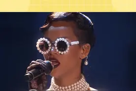 #蕾哈娜首次登上福布斯年度亿万富豪榜 以17亿美元排名第1729位，成为世界上最富有的女歌手