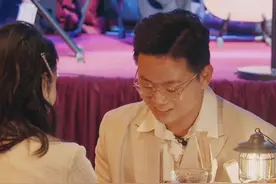 #世界冠军邓琳琳被求婚 #邓琳琳顾雪宋求婚成功 体操冠军邓琳琳与运动员男友顾雪宋的浪漫谁不羡慕呢！