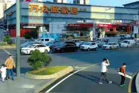 这是2022年4月的深圳龙华区民治大道，当年居住在龙华民治的小伙伴们，赶紧来看看变化大么？#深圳 #城市风景一角视频封面