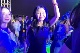 睡不着～胸口闷～脑壳有点昏🤣#嗨翻全场 #大型蹦迪现场