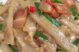 一碗粉一碗水一个鸡蛋，就可以做出好吃的红薯粉粑粑，Q弹爽滑，我们一家人都喜欢#家常菜 #跟着抖音学做菜视频封面