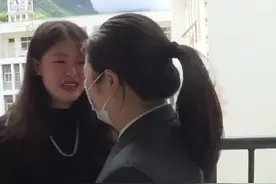 泪奔！ #地震被救女孩8年后与救命恩人重逢 ，相拥而泣：“长大了，我要成为你。”视频封面