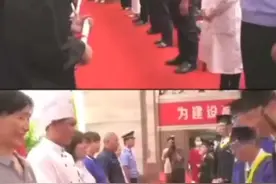 高校毕业生向宿管保安厨师鞠躬、献花，表达敬意！时隔两月，网红教授郑强的提议成为现实！@抖音短视频视频封面